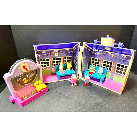 PEPPA PIG SCHOOL CARRY AND GO PLAYSET WITH SCHOOL BELL 2 benches 6 figures set 2 - Picture 1 of 6